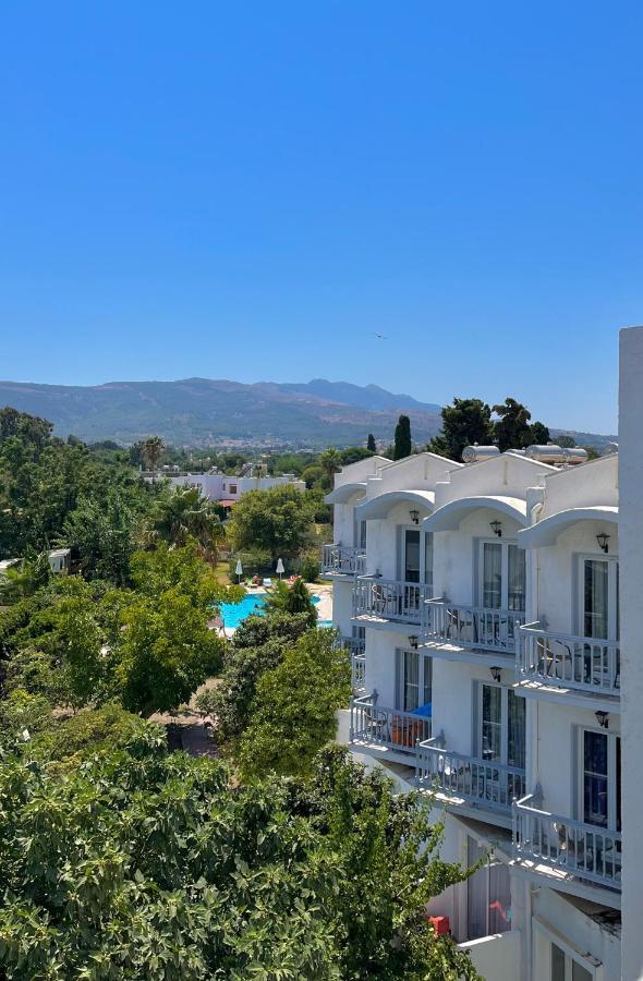 פסאלידי Theodorou Beach Hotel Apartments מראה חיצוני תמונה