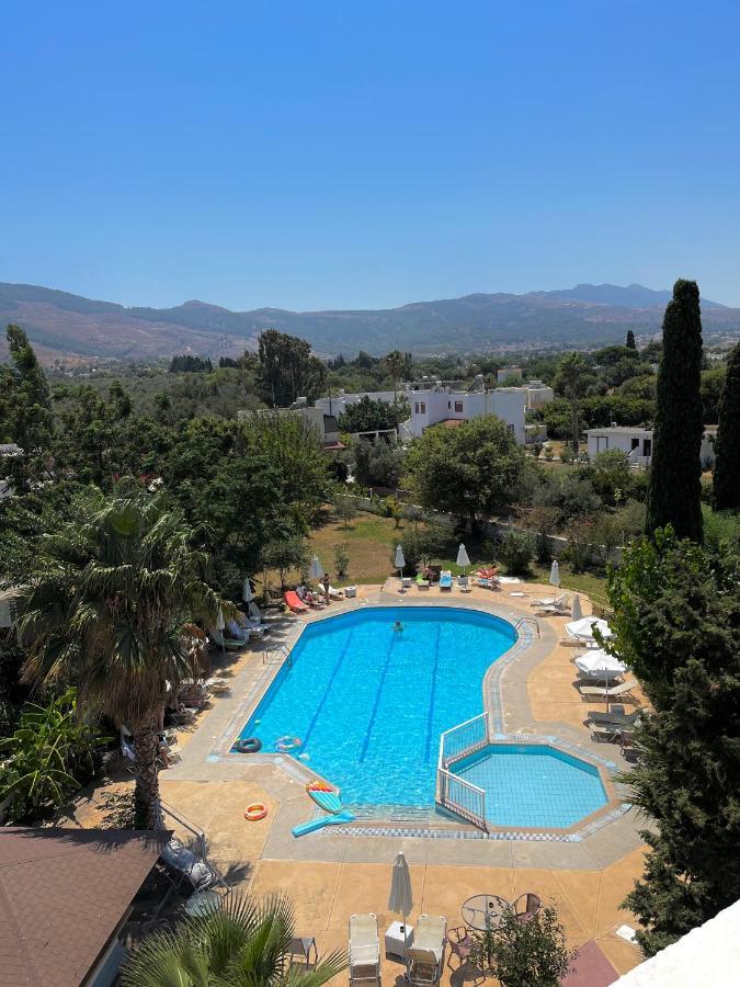 פסאלידי Theodorou Beach Hotel Apartments מראה חיצוני תמונה