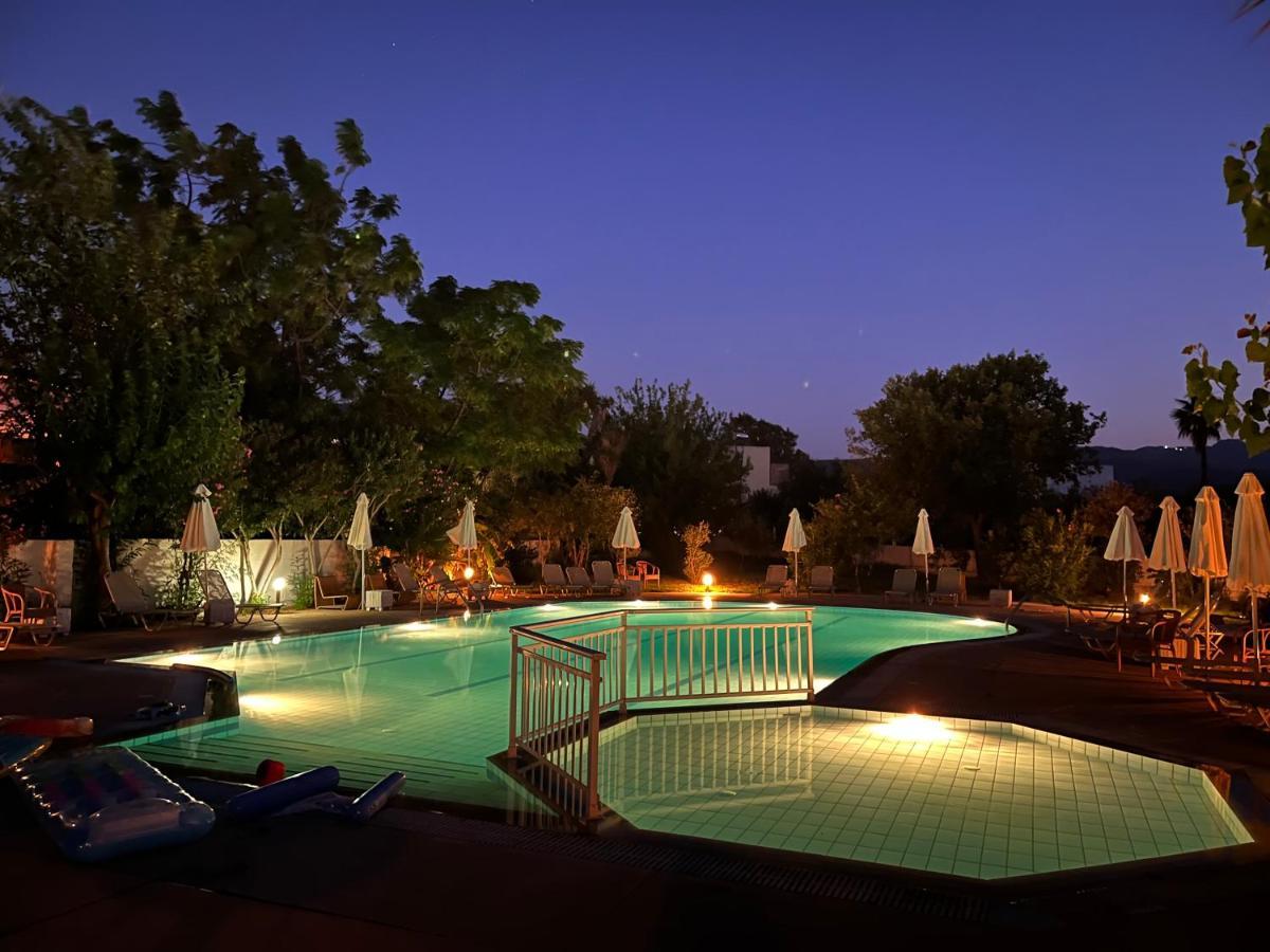 פסאלידי Theodorou Beach Hotel Apartments מראה חיצוני תמונה