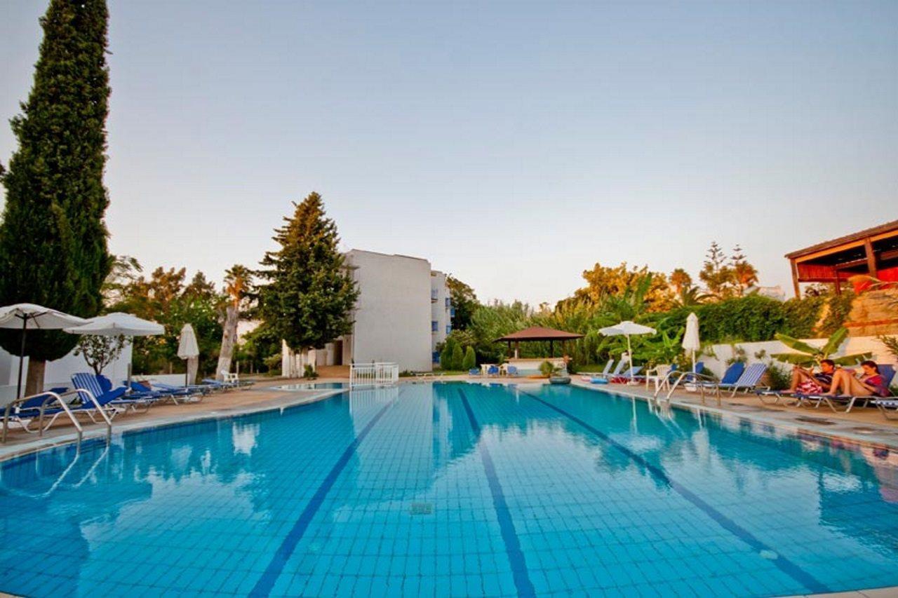 פסאלידי Theodorou Beach Hotel Apartments מראה חיצוני תמונה
