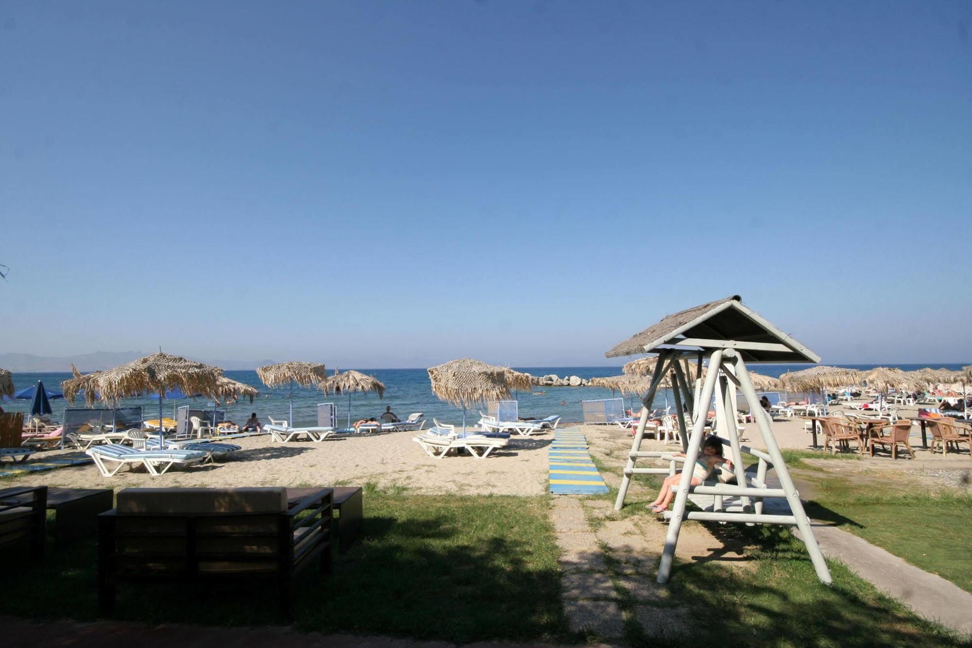פסאלידי Theodorou Beach Hotel Apartments מראה חיצוני תמונה